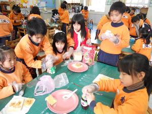 2年4班製作營養三明治，開新視窗